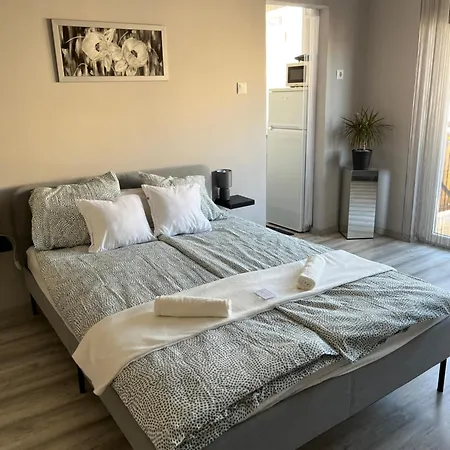 Pv Apartman *